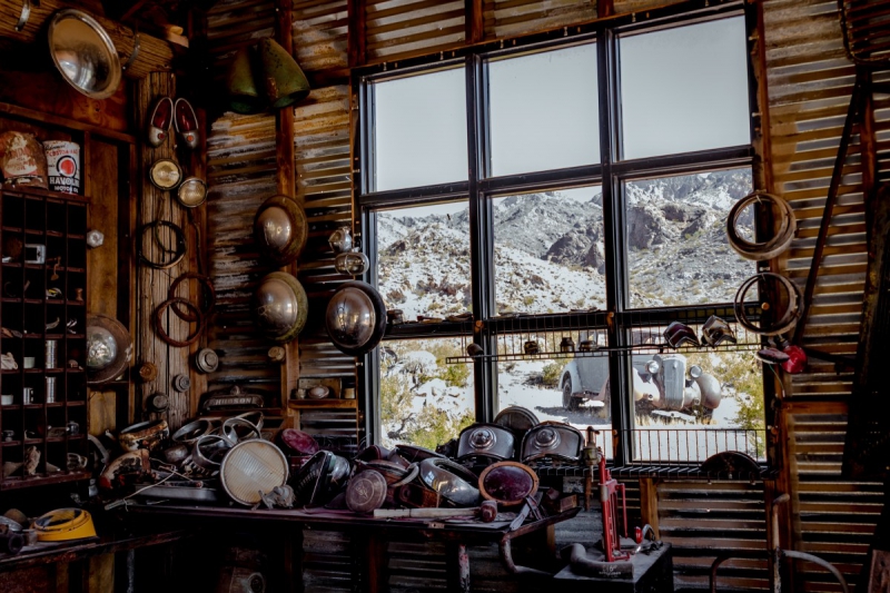 cordonnerie-REVEST LES ROCHES-min_shop_window_part_junk_abandoned-138873